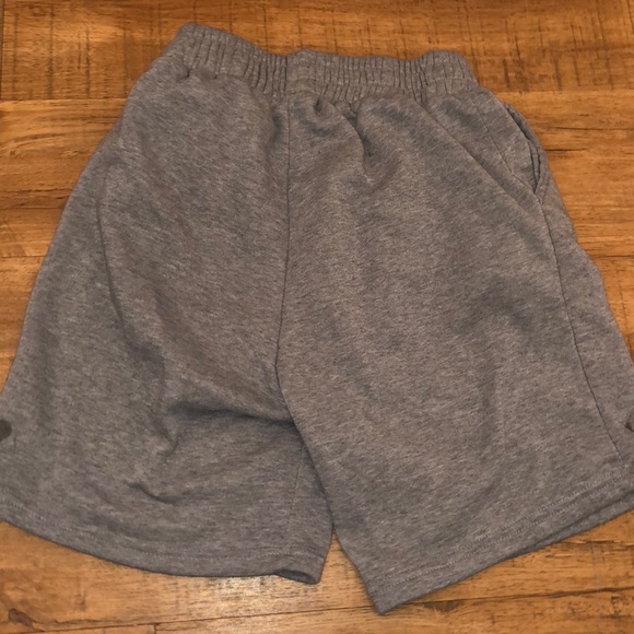 Grey shorts - Picture 4 of 4